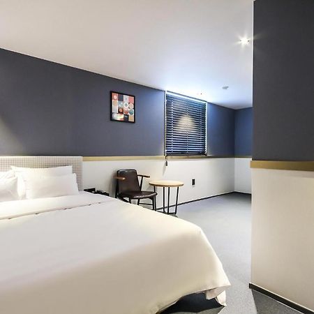 Deluxe Motel Geoje Eksteriør bilde