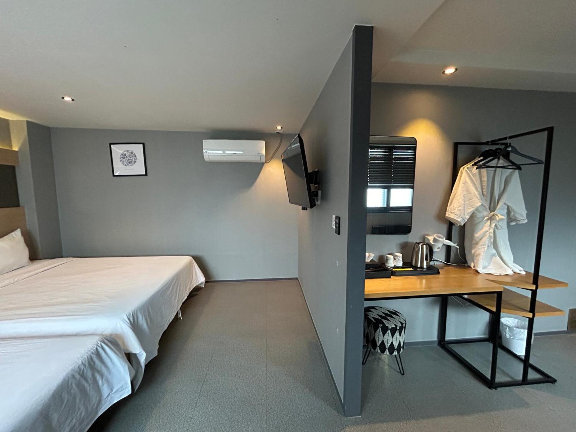Deluxe Motel Geoje Eksteriør bilde