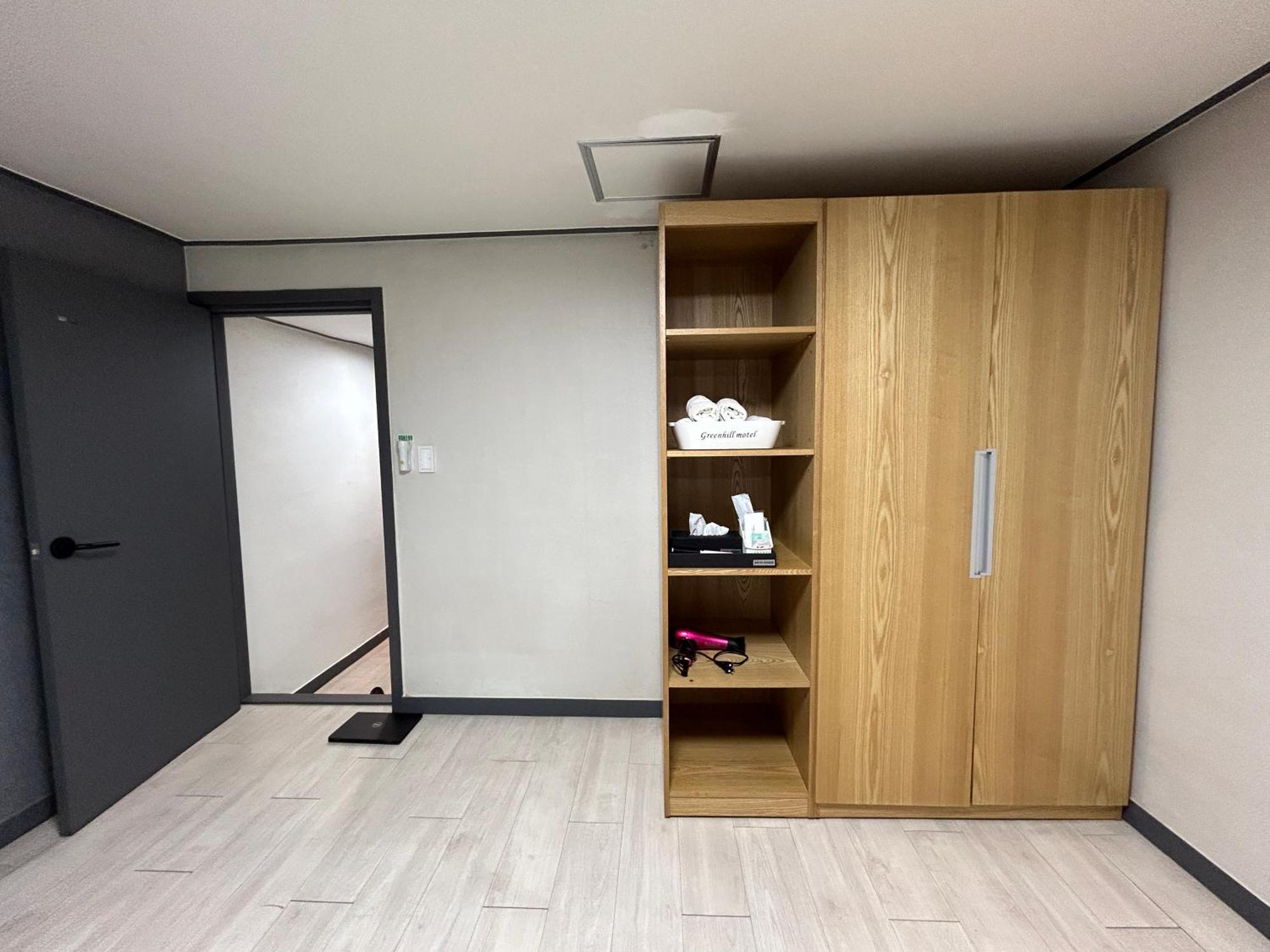 Deluxe Motel Geoje Rom bilde