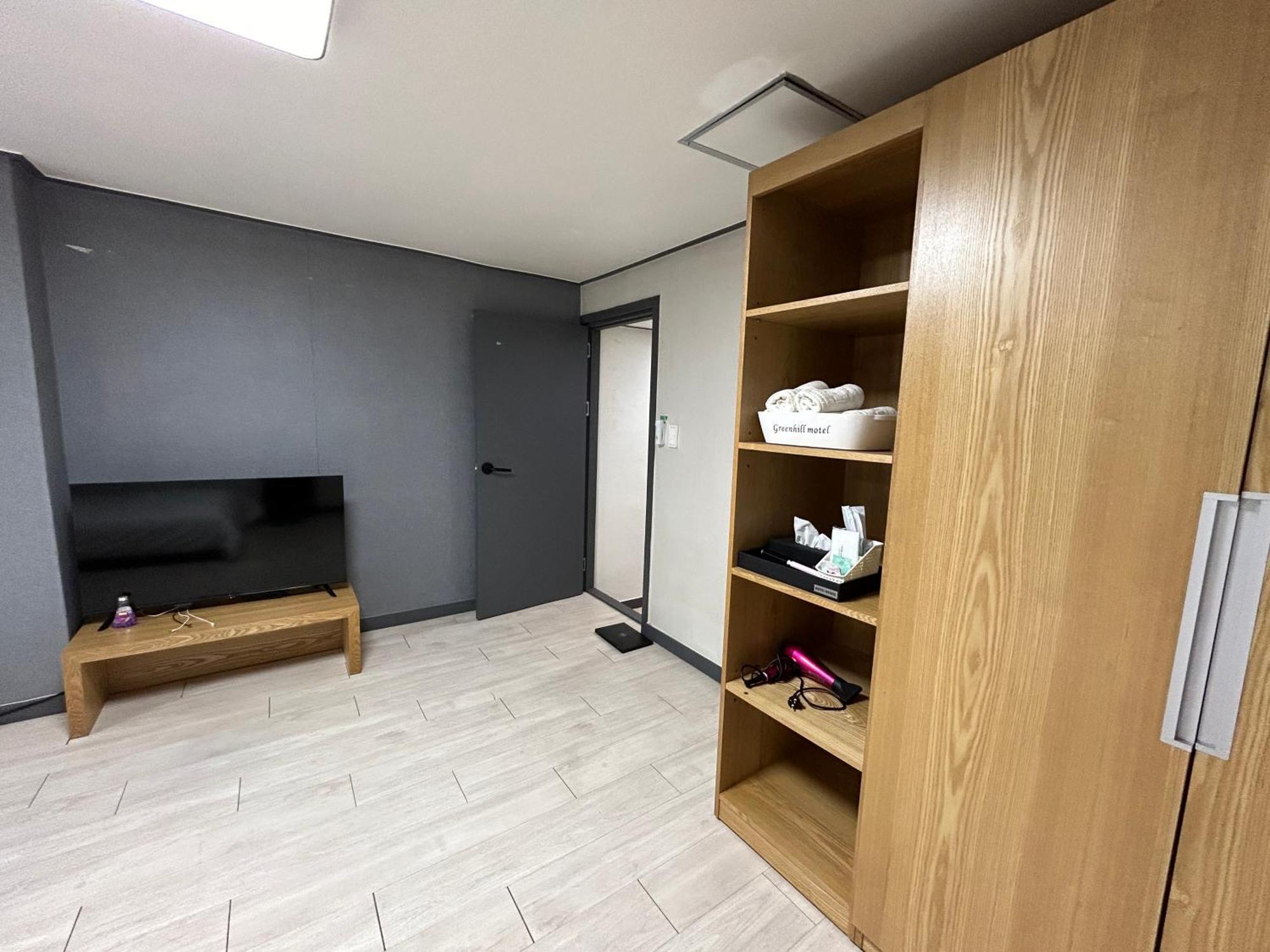 Deluxe Motel Geoje Rom bilde