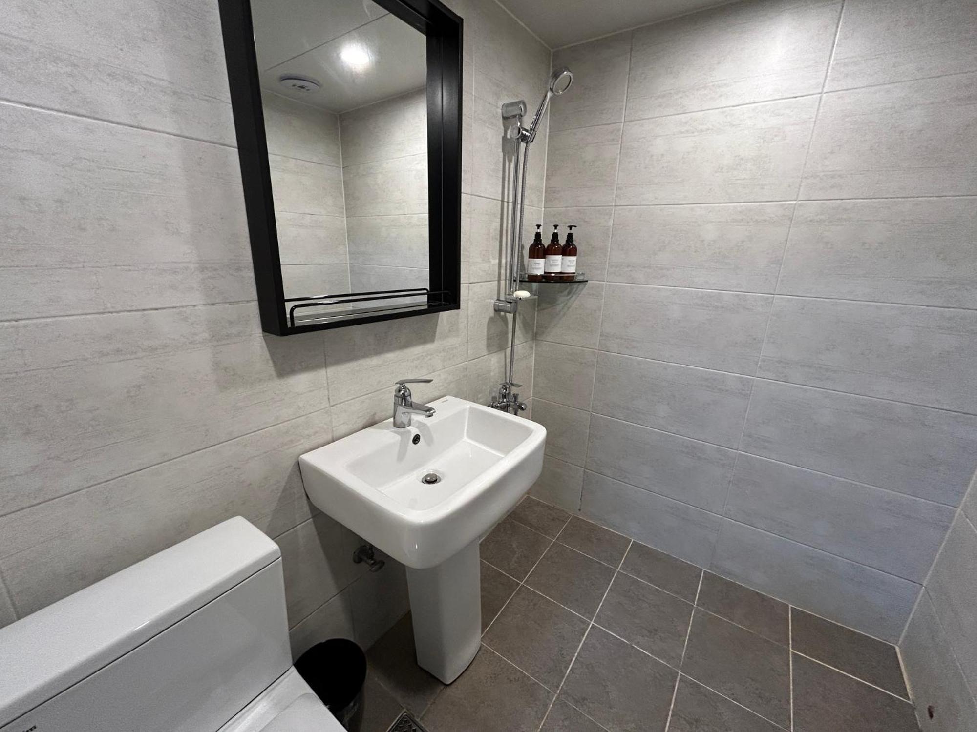 Deluxe Motel Geoje Rom bilde