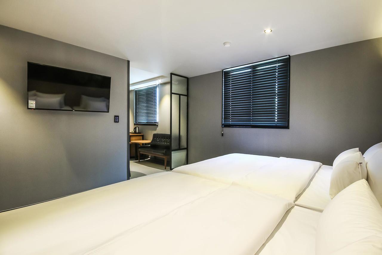 Deluxe Motel Geoje Eksteriør bilde