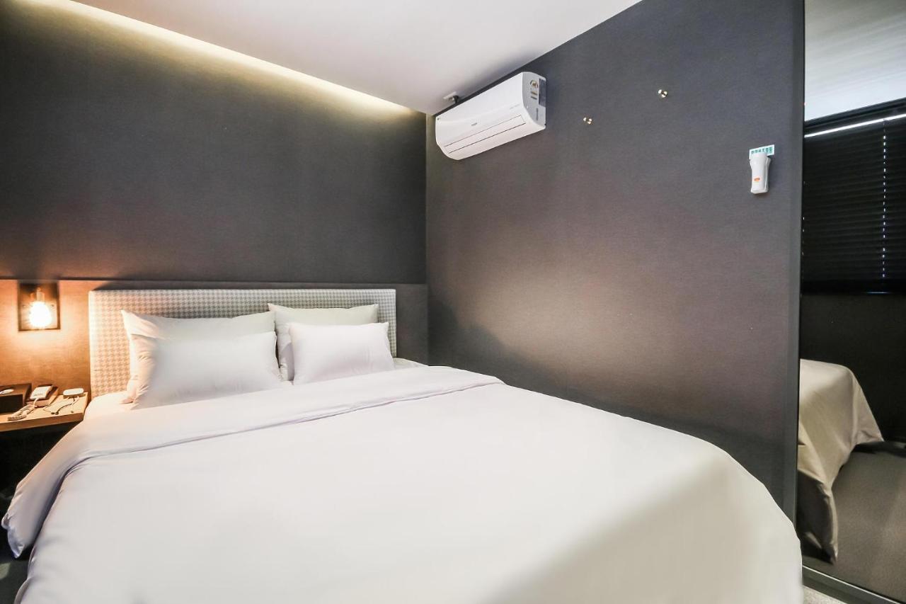 Deluxe Motel Geoje Eksteriør bilde