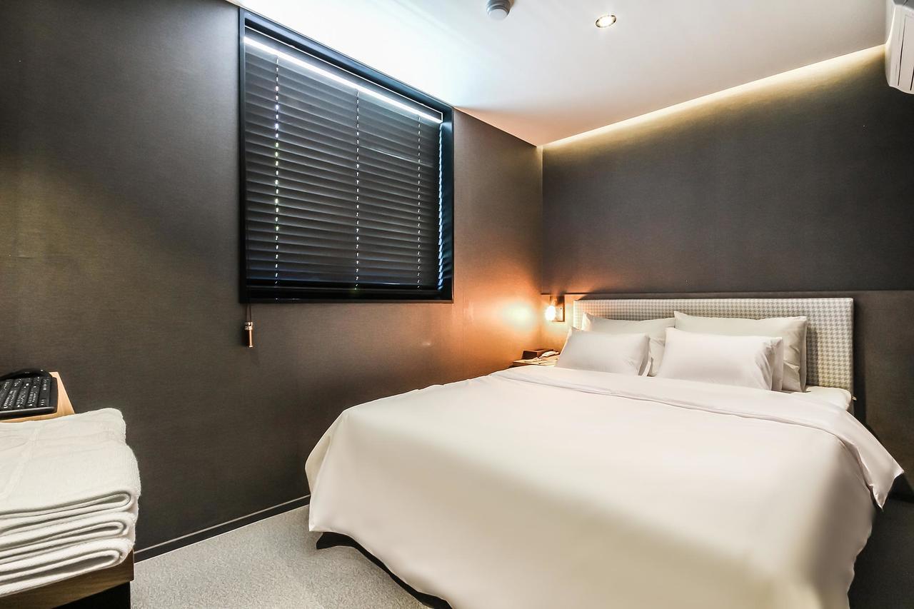 Deluxe Motel Geoje Eksteriør bilde