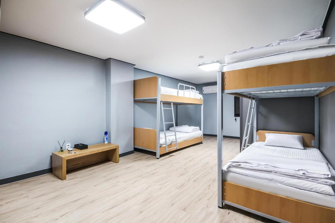 Deluxe Motel Geoje Eksteriør bilde
