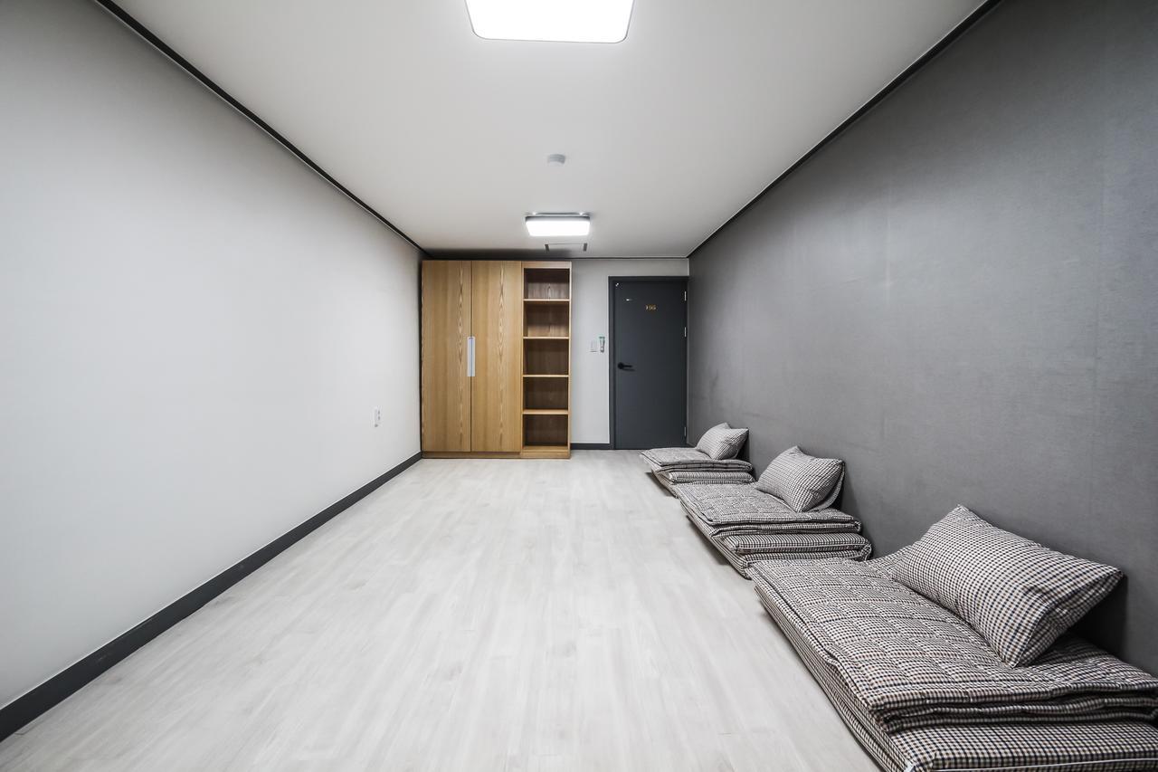 Deluxe Motel Geoje Eksteriør bilde