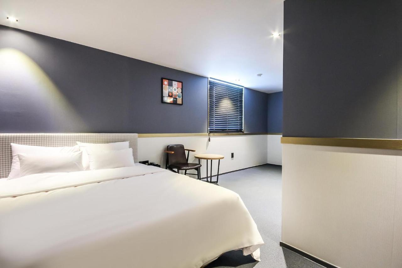 Deluxe Motel Geoje Eksteriør bilde