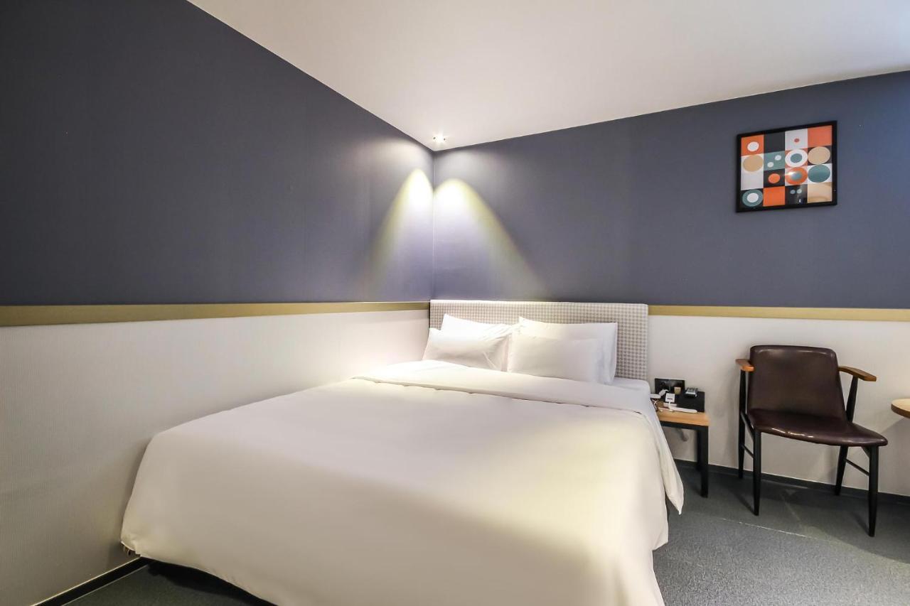 Deluxe Motel Geoje Eksteriør bilde