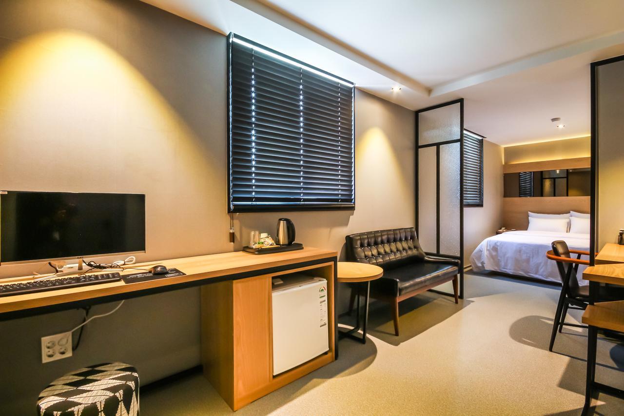 Deluxe Motel Geoje Eksteriør bilde