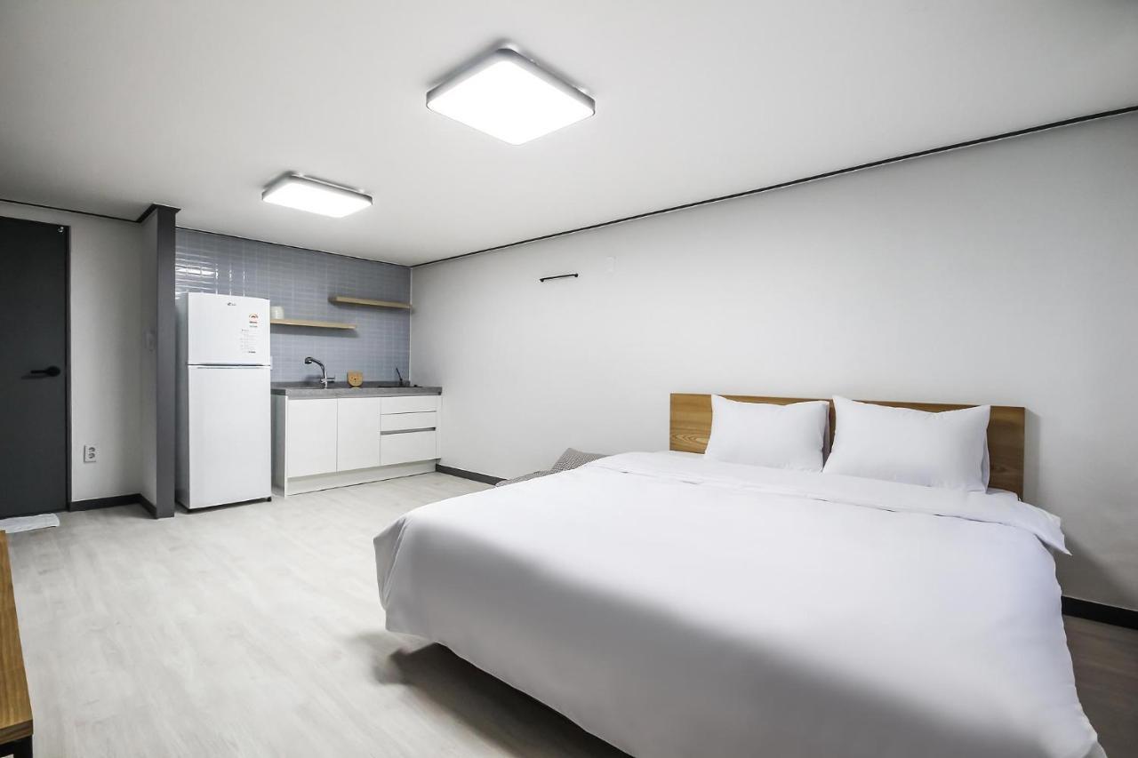 Deluxe Motel Geoje Eksteriør bilde