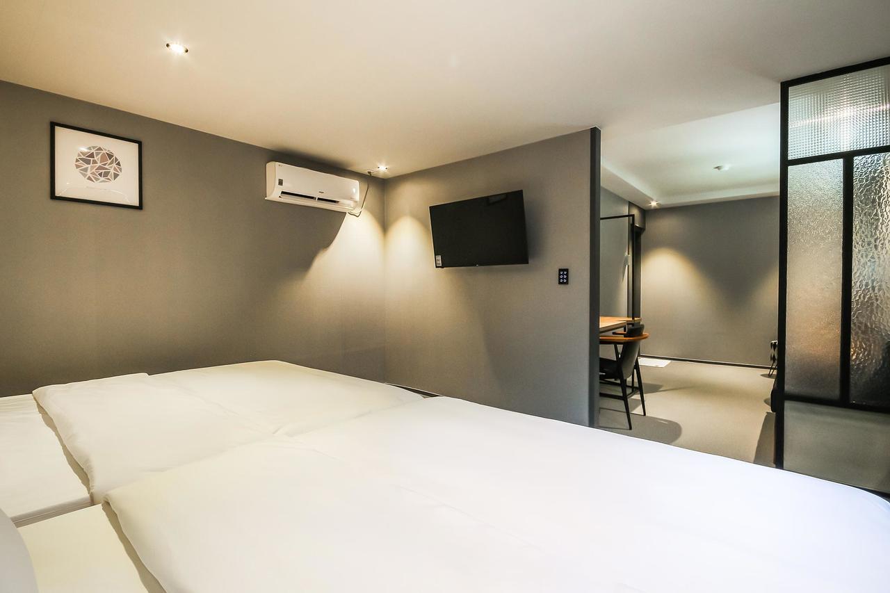 Deluxe Motel Geoje Eksteriør bilde