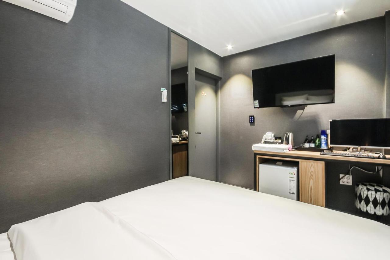 Deluxe Motel Geoje Eksteriør bilde