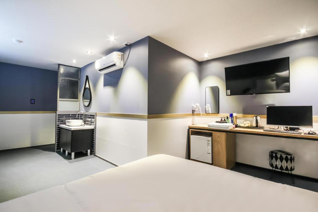 Deluxe Motel Geoje Eksteriør bilde