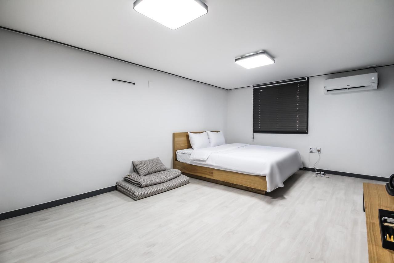 Deluxe Motel Geoje Eksteriør bilde