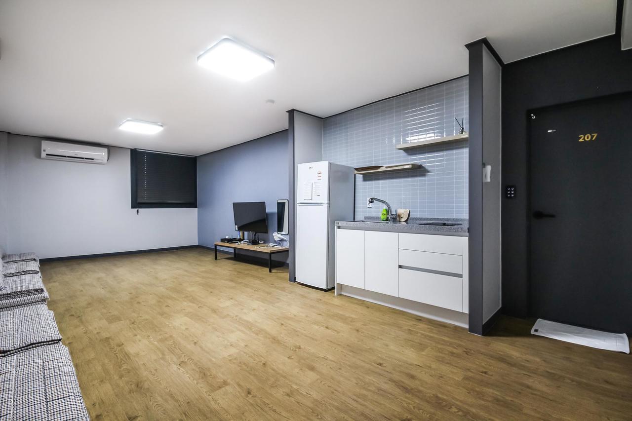 Deluxe Motel Geoje Eksteriør bilde