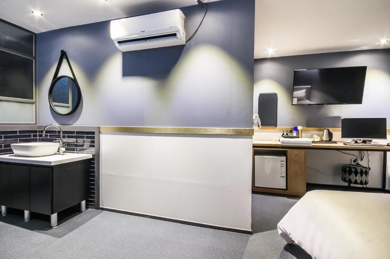Deluxe Motel Geoje Eksteriør bilde