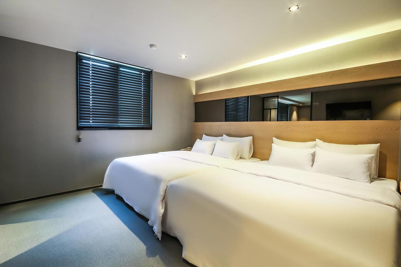 Deluxe Motel Geoje Eksteriør bilde