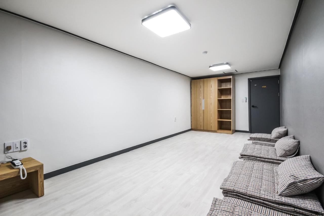 Deluxe Motel Geoje Eksteriør bilde